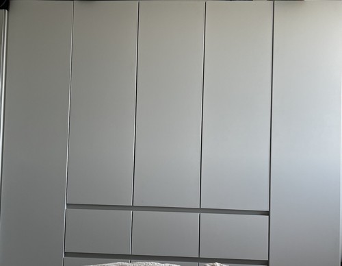 Kleiderschrank