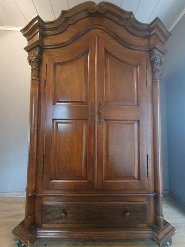 Dielen-Schrank