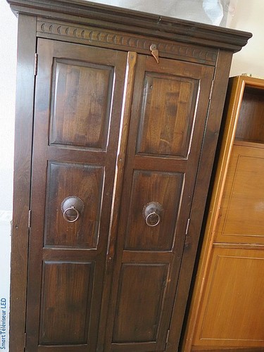 Schrank mit regalen - mit, dunkles